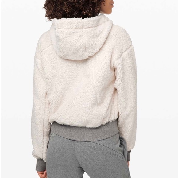 NWT! Lululemon Short Sweet and Sherpa Jacket M - Picture 3 of 4